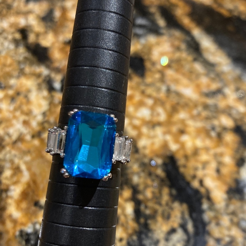 Elegant Blue and Silver tone Women's Ring soze 6.5